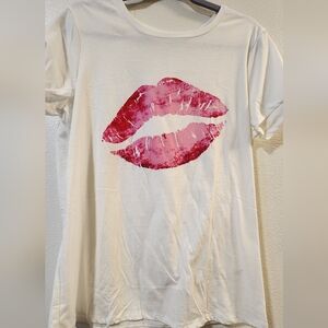 NWOT lips t shirt